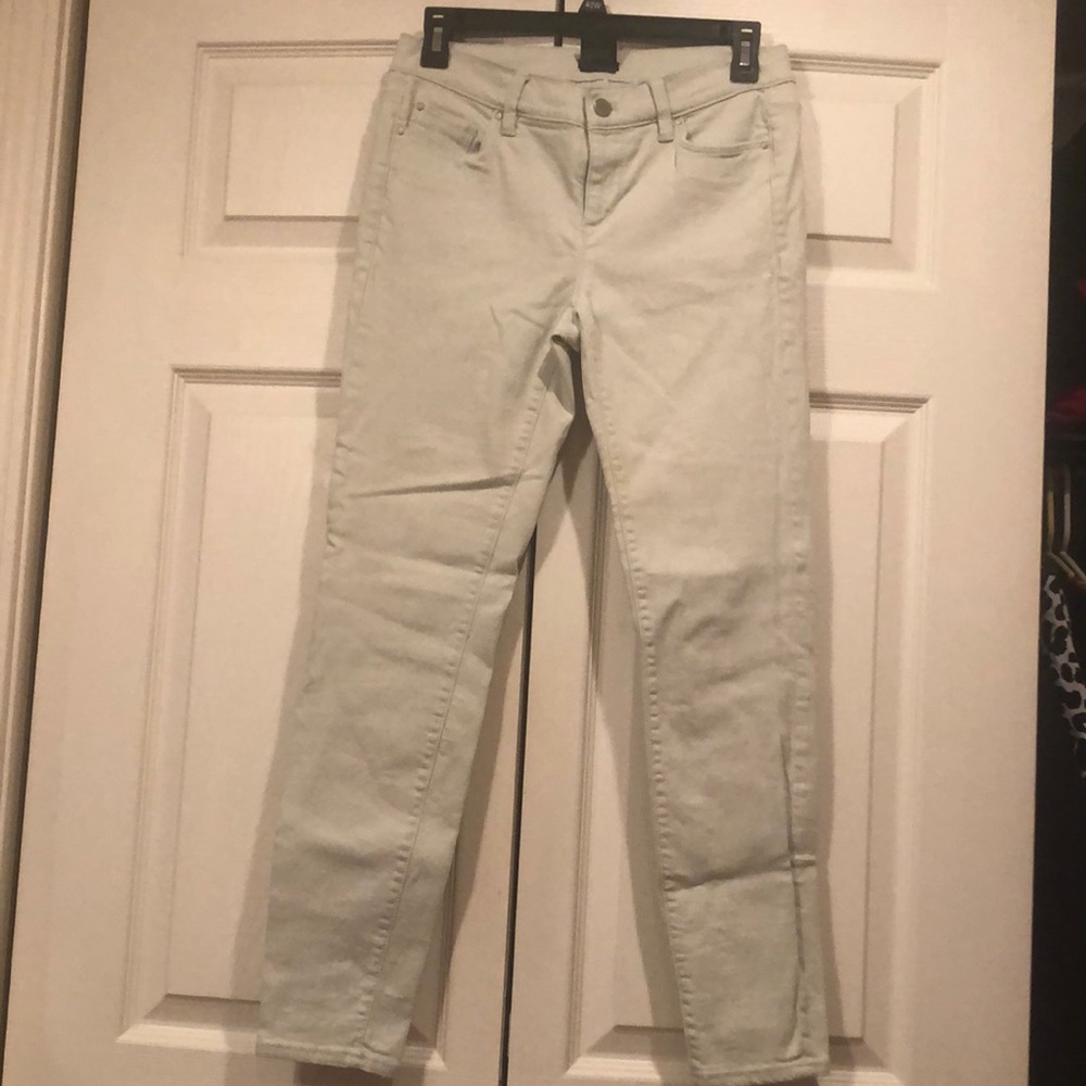 Ann Taylor sz 0 Modern Cut Skinny Jeans- Light Green Tint